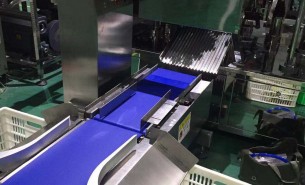 食品分級稱:雙撥桿自動區(qū)分欠重、超重和合格品,精細化生產(chǎn)